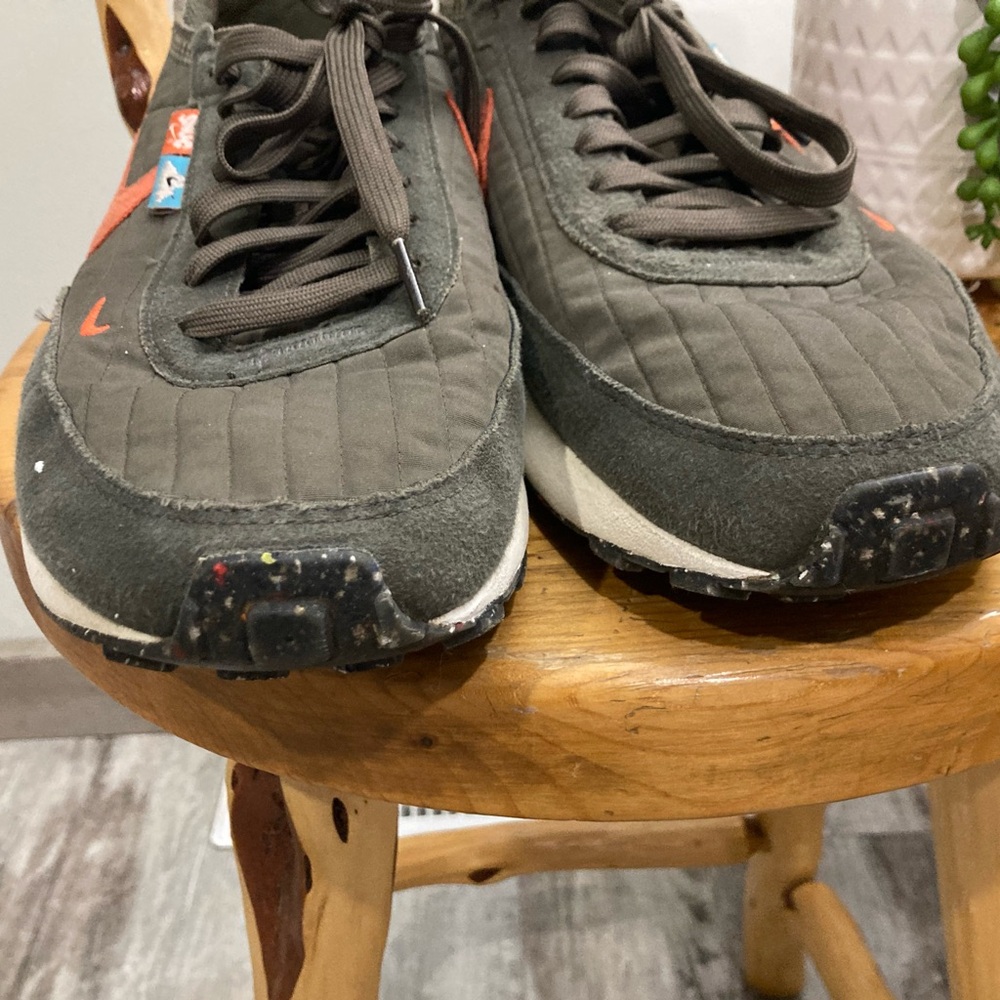 Nike toasty sneakers size 11 - Picture 3 of 9